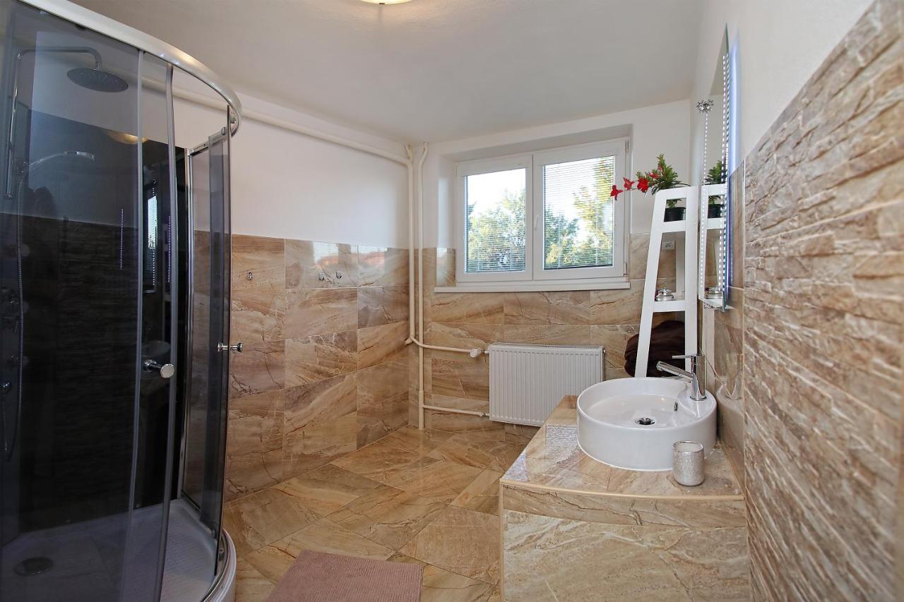 Villa Laura Liptovsky Mikulas Bagian luar foto