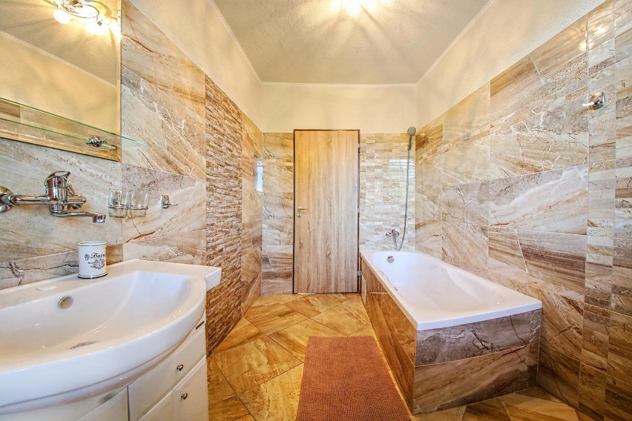 Villa Laura Liptovsky Mikulas Bagian luar foto